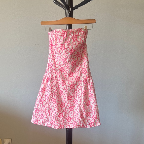 Lilly Pulitzer Dresses & Skirts - Lilly Pulitzer Strapless Pink Floral Dress